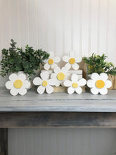 Load image into Gallery viewer, Chunky Daisy