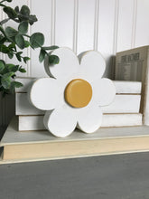 Load image into Gallery viewer, Chunky Daisy