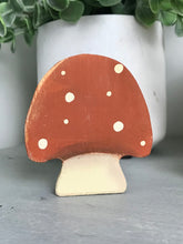 Load image into Gallery viewer, Small Mushroom