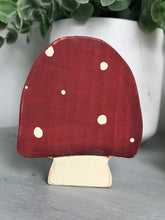 Load image into Gallery viewer, Small Mushroom