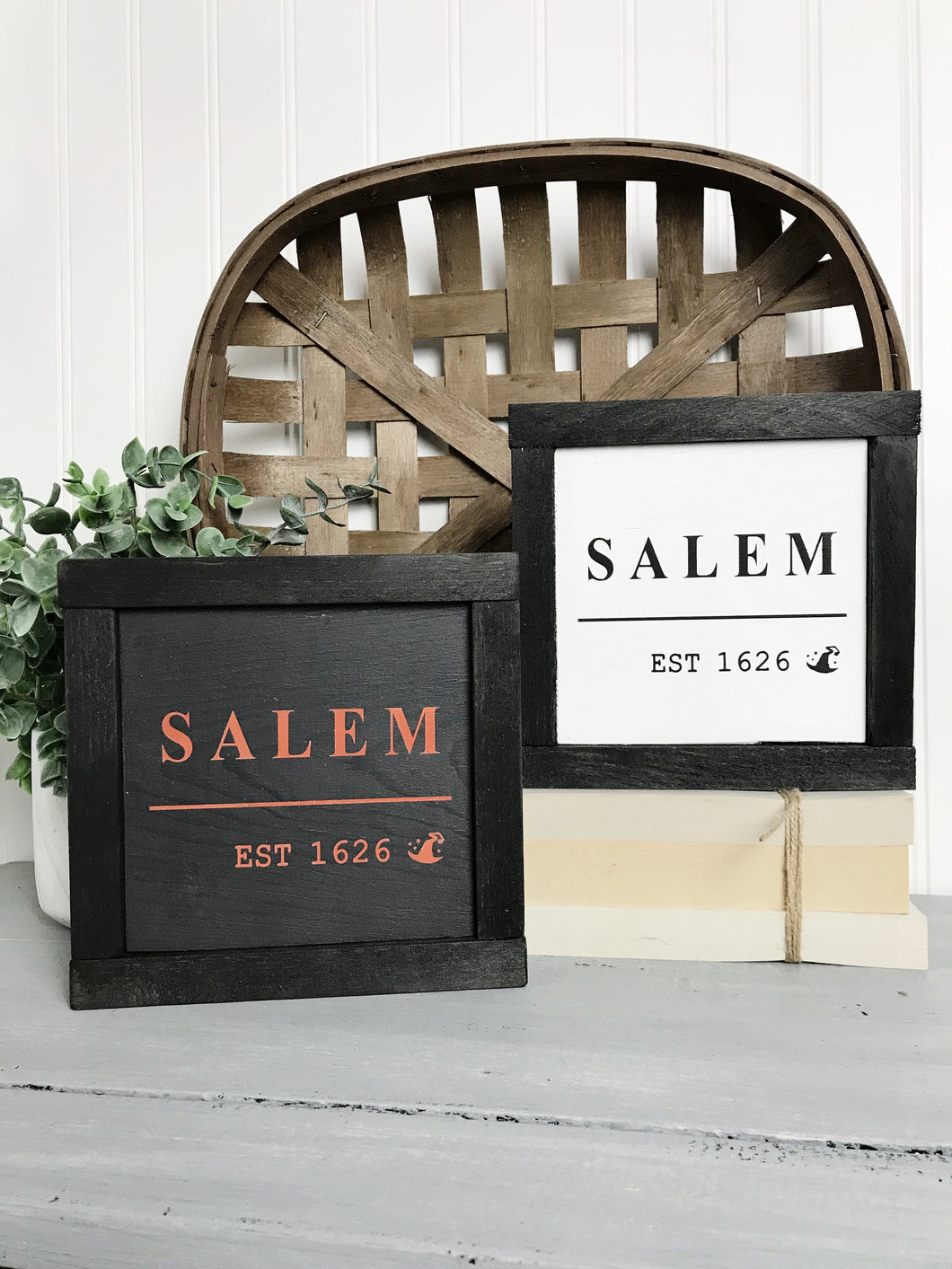Salem Shelf Sitter